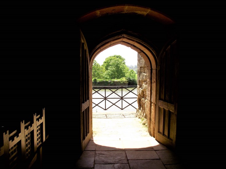 Entrance way with murder hole above.