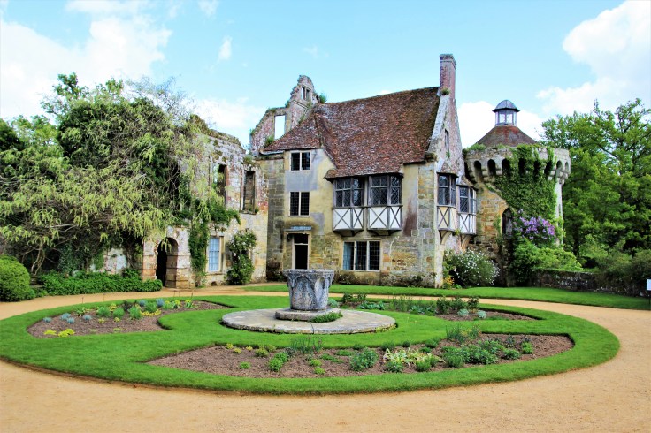 Old Scotney Castle